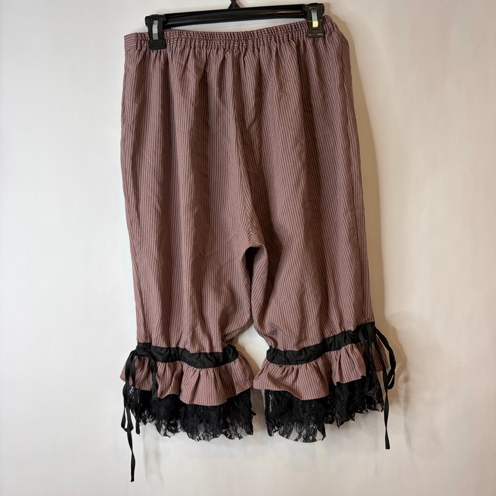 Pink Ruffle Hem Lace-Trim Bermuda Shorts - Picture 4 of 8